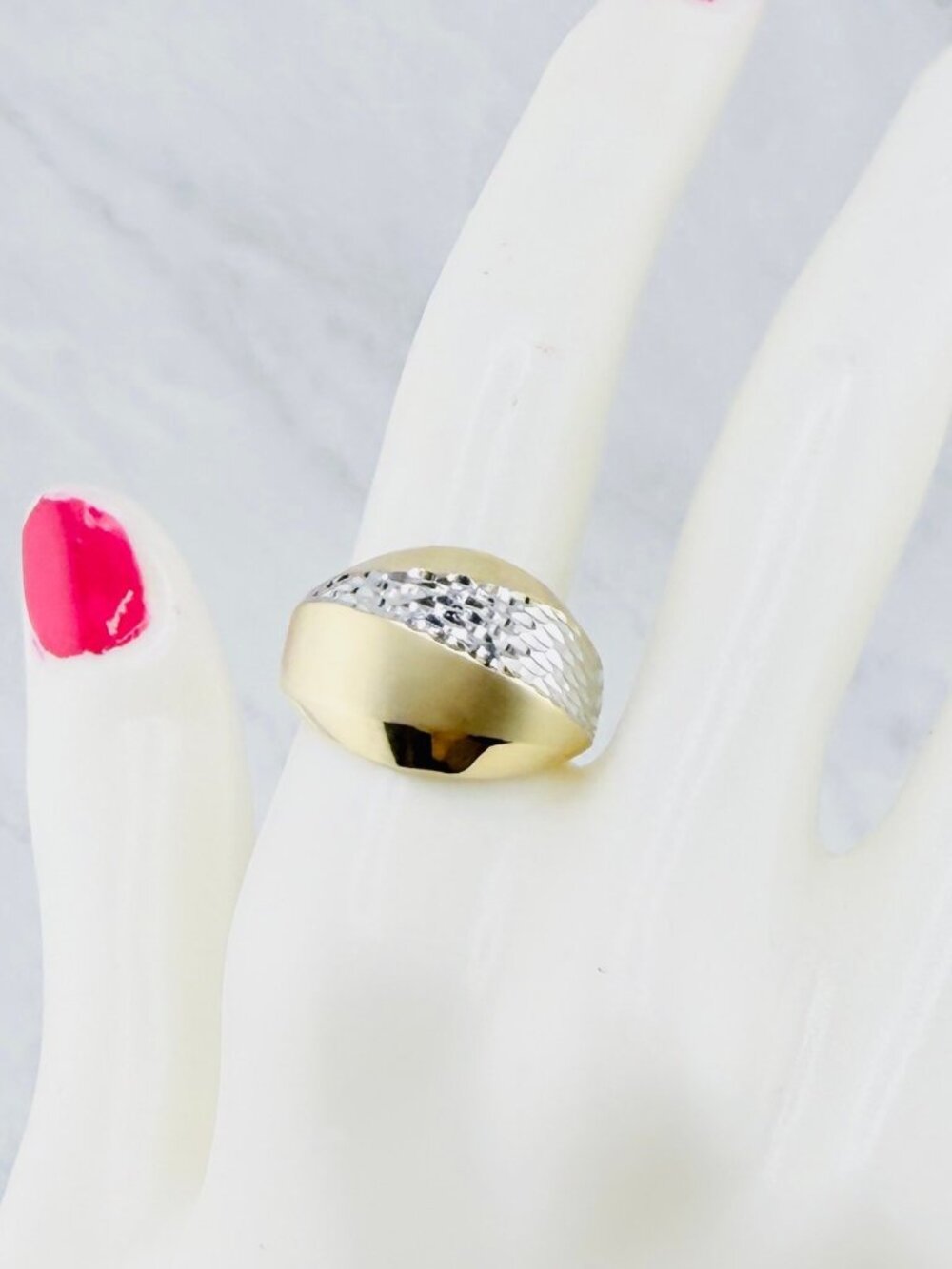 10K Gold Dome Ring – Abstract Dome Design - Anillo en oro Size 7.75